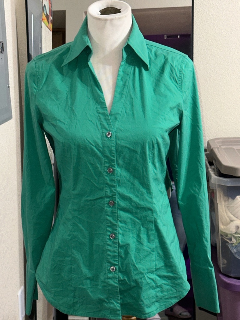 Express Design Studio Size Small Woman’s Fitted Green Button-Up Shirt